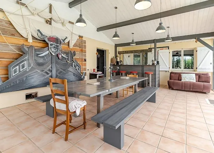 Maison De 3 Avec Piscine *