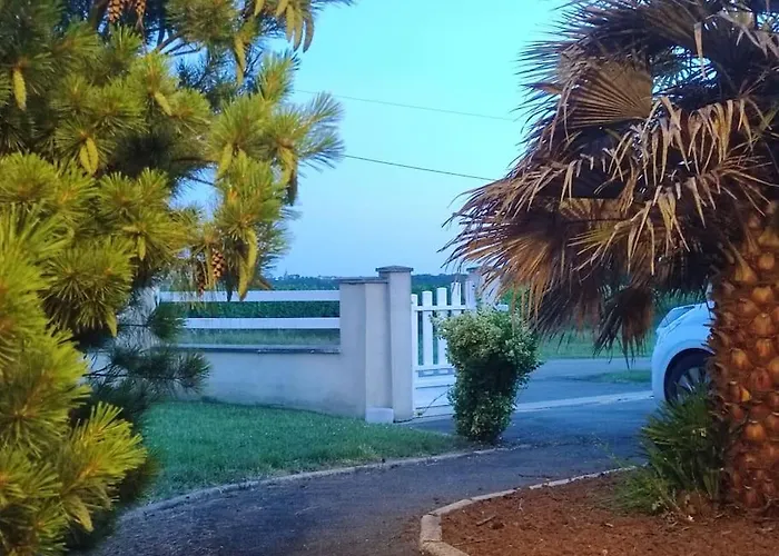 Maison De 3 Avec Piscine *