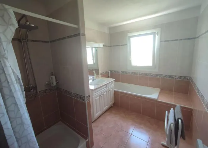 Maison De 3 Avec Piscine *